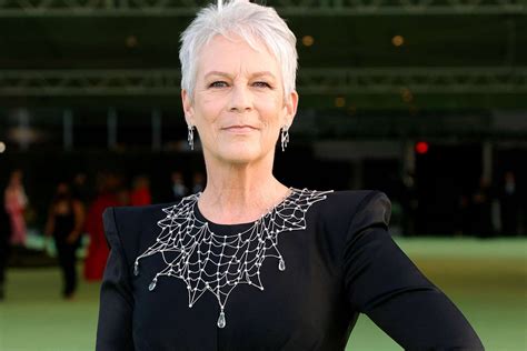 jamie lee boobs|Jamie Lee Curtis Was Embarrassed by Nude Scene in Trading。